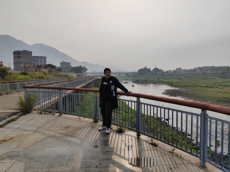 笑看蓝天的第一张照片--漳平征婚网